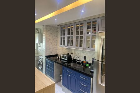 Apartamento à venda com 81m², 2 quartos e 2 vagas Apartamento à venda com 81m², 2 quartos e 2 vagasCozinha e área de serviço