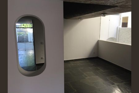 Casa à venda com 214m², 3 quartos e 2 vagasFoto 02