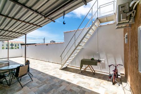 Casa à venda com 97m², 2 quartos e sem vaga Casa à venda com 97m², 2 quartos e sem vagaVaranda