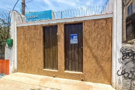 Casa à venda com 97m², 2 quartos e sem vaga Casa à venda com 97m², 2 quartos e sem vagaFachada