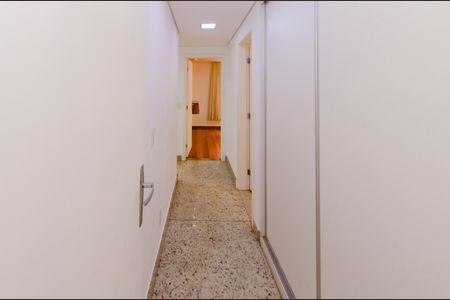 Apartamento para alugar com 158m², 4 quartos e 3 vagas Apartamento para alugar com 158m², 4 quartos e 3 vagasCorredor