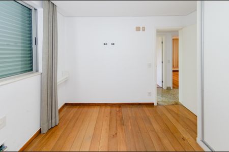 Apartamento para alugar com 158m², 4 quartos e 3 vagas Apartamento para alugar com 158m², 4 quartos e 3 vagasQuarto 3