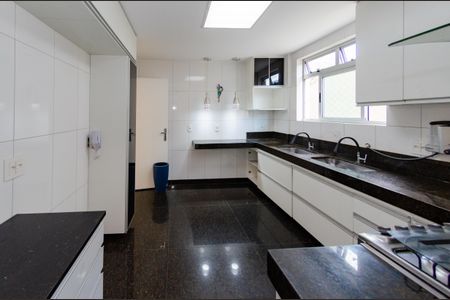 Apartamento para alugar com 158m², 4 quartos e 3 vagas Apartamento para alugar com 158m², 4 quartos e 3 vagasCozinha