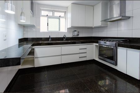 Apartamento para alugar com 158m², 4 quartos e 3 vagas Apartamento para alugar com 158m², 4 quartos e 3 vagasCozinha