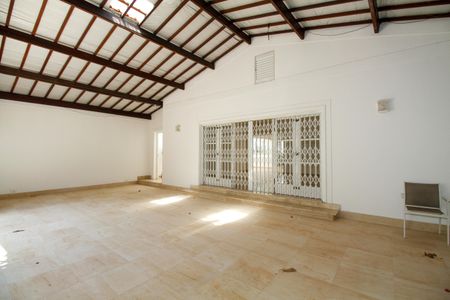 Casa à venda com 400m², 4 quartos e 3 vagasEntrada, Garagem e Churrasqueira