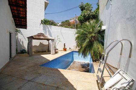 Casa à venda com 400m², 4 quartos e 3 vagasPiscina