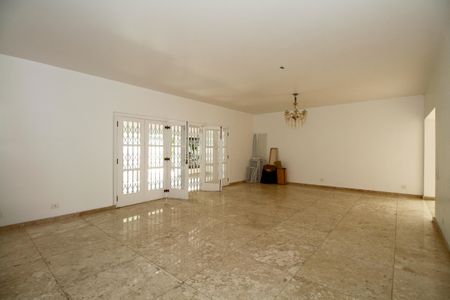 Sala de Estar de casa à venda com 4 quartos, 400m² em Vila Madalena, São Paulo