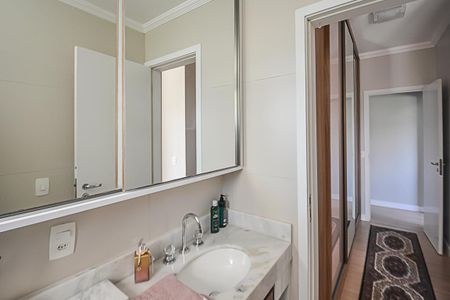 Apartamento à venda com 127m², 3 quartos e 2 vagasBanheiro da Suíte 2