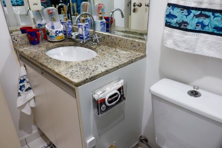 Apartamento à venda com 57m², 2 quartos e 1 vaga Apartamento à venda com 57m², 2 quartos e 1 vagaBanheiro