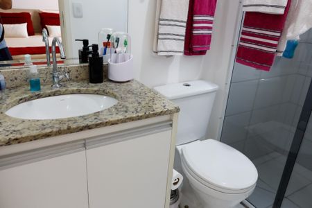 Apartamento à venda com 57m², 2 quartos e 1 vaga Apartamento à venda com 57m², 2 quartos e 1 vagaBanheiro da Suíte 2