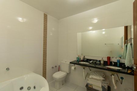 Casa para alugar com 170m², 2 quartos e 2 vagasBanheiro da Suíte