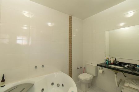 Casa para alugar com 170m², 2 quartos e 2 vagasBanheiro da Suíte