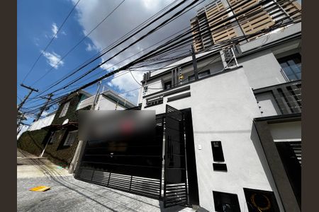 Casa à venda com 140m², 4 quartos e 2 vagas Casa à venda com 140m², 4 quartos e 2 vagasFachada