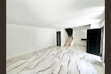 Casa à venda com 140m², 4 quartos e 2 vagas Casa à venda com 140m², 4 quartos e 2 vagasSala