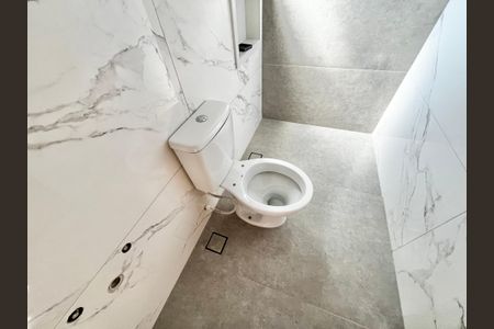 Casa à venda com 140m², 4 quartos e 2 vagas Casa à venda com 140m², 4 quartos e 2 vagasBanheiro da Suíte 2