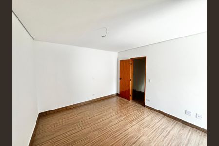 Casa à venda com 140m², 4 quartos e 2 vagas Casa à venda com 140m², 4 quartos e 2 vagasQuarto Suíte