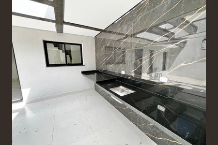 Casa à venda com 140m², 4 quartos e 2 vagas Casa à venda com 140m², 4 quartos e 2 vagasGaragem / Churrasqueira