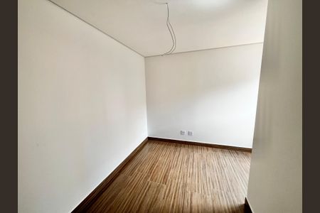 Casa à venda com 140m², 4 quartos e 2 vagas Casa à venda com 140m², 4 quartos e 2 vagasQuarto 2 - Suíte