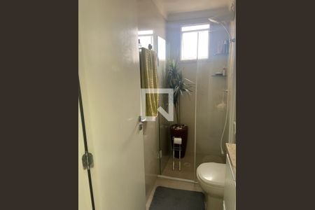 Banheiro de apartamento à venda com 2 quartos, 57m² em Santo Antônio, Osasco