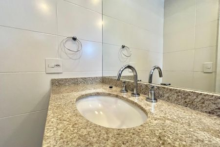 Apartamento à venda com 92m², 2 quartos e 2 vagas Apartamento à venda com 92m², 2 quartos e 2 vagasBanheiro da Suíte 2