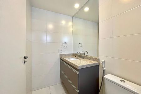 Apartamento à venda com 92m², 2 quartos e 2 vagas Apartamento à venda com 92m², 2 quartos e 2 vagasBanheiro da Suíte 2