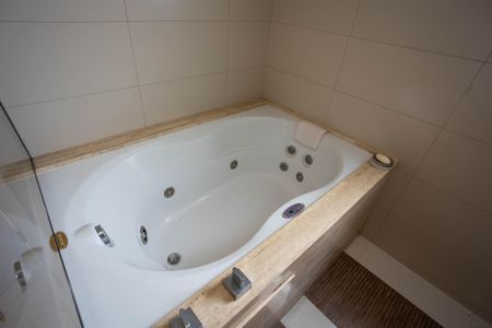 Apartamento para alugar com 201m², 4 quartos e 4 vagasBanheiro da Suíte 2