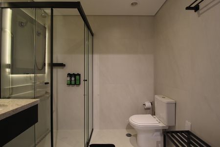 Banheiro de kitnet/studio à venda com 1 quarto, 25m² em Indianópolis, São Paulo