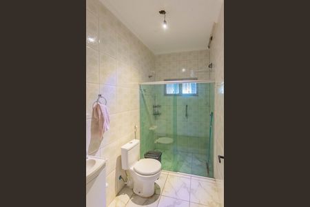 Casa à venda com 215m², 2 quartos e 2 vagas Casa à venda com 215m², 2 quartos e 2 vagasBanheiro