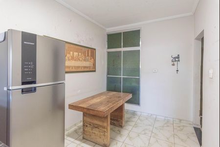 Casa à venda com 215m², 2 quartos e 2 vagas Casa à venda com 215m², 2 quartos e 2 vagasCozinha