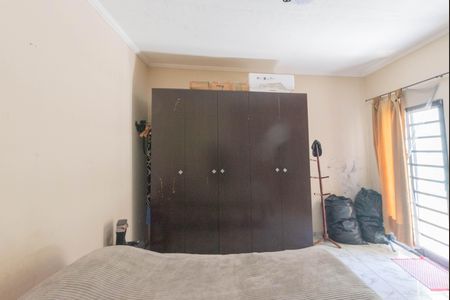 Casa à venda com 215m², 2 quartos e 2 vagas Casa à venda com 215m², 2 quartos e 2 vagasQuarto 2