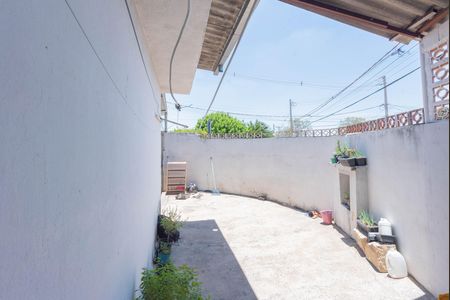 Casa à venda com 215m², 2 quartos e 2 vagas Casa à venda com 215m², 2 quartos e 2 vagasQuintal