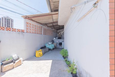Casa à venda com 215m², 2 quartos e 2 vagas Casa à venda com 215m², 2 quartos e 2 vagasQuintal