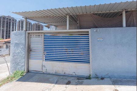 Casa à venda com 215m², 2 quartos e 2 vagas Casa à venda com 215m², 2 quartos e 2 vagasFachada