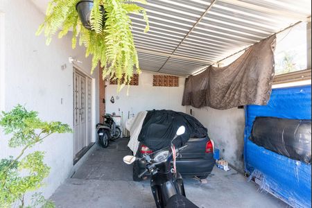 Casa à venda com 215m², 2 quartos e 2 vagas Casa à venda com 215m², 2 quartos e 2 vagasGaragem