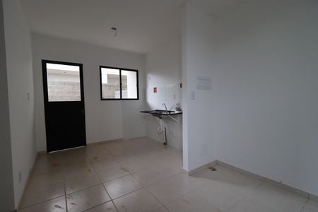 Sala de casa de condomínio para alugar com 2 quartos, 55m² em Parque Residencial Candido Portinari, Ribeirão Preto