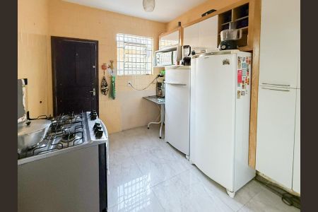 Casa à venda com 400m², 3 quartos e 2 vagas Casa à venda com 400m², 3 quartos e 2 vagasCasa 2 - Cozinha