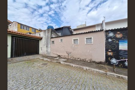 Casa à venda com 120m², 3 quartos e 3 vagas Casa à venda com 120m², 3 quartos e 3 vagasFundos