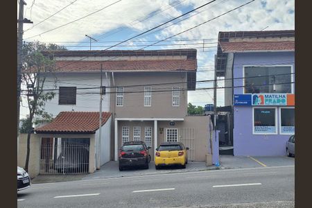 Casa à venda com 120m², 3 quartos e 3 vagas Casa à venda com 120m², 3 quartos e 3 vagasFachada