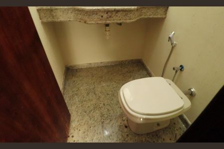 Casa para alugar com 219m², 4 quartos e 3 vagas Casa para alugar com 219m², 4 quartos e 3 vagasLavabo