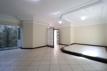 Casa para alugar com 219m², 4 quartos e 3 vagasSala