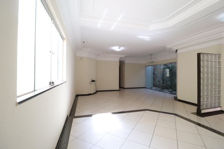 Casa para alugar com 219m², 4 quartos e 3 vagasSala