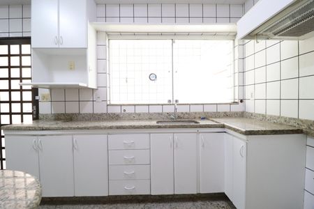 Casa para alugar com 219m², 4 quartos e 3 vagasCozinha