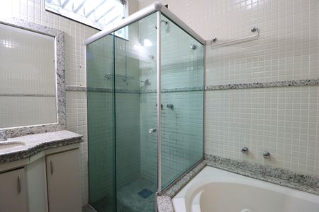 Casa para alugar com 219m², 4 quartos e 3 vagasBanheiro da Suíte 1