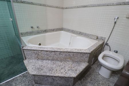 Casa para alugar com 219m², 4 quartos e 3 vagasBanheiro da Suíte 1