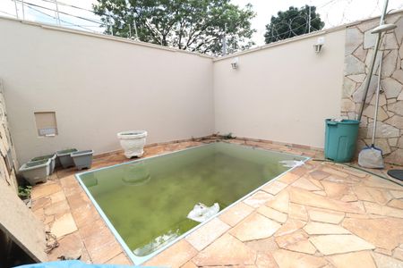 Casa para alugar com 219m², 4 quartos e 3 vagasÁrea comum - Piscina
