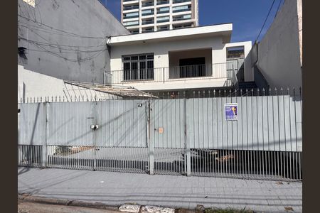 Casa à venda com 320m², 2 quartos e 5 vagas