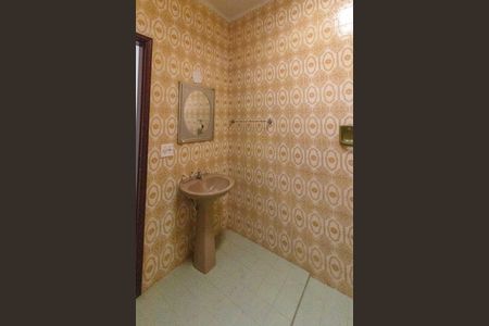 Casa à venda com 320m², 2 quartos e 5 vagasBanheiro social