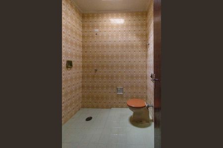 Casa à venda com 320m², 2 quartos e 5 vagasBanheiro social