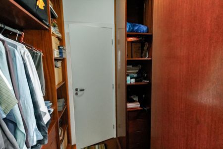 Apartamento para alugar com 174m², 4 quartos e 3 vagas Apartamento para alugar com 174m², 4 quartos e 3 vagasCloset da suíte 3