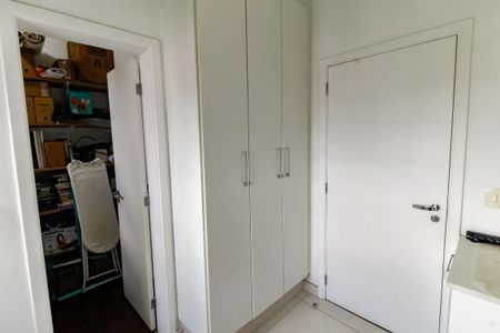 Apartamento para alugar com 174m², 4 quartos e 3 vagas Apartamento para alugar com 174m², 4 quartos e 3 vagasDetalhe da area de serviço